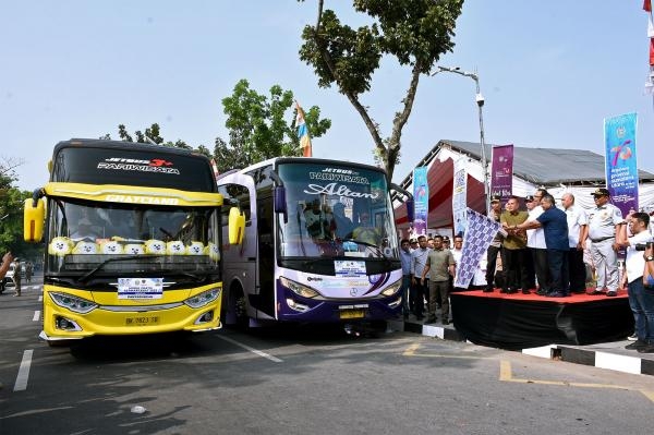 Edy Rahmayadi Lepas 94 Bus Mudik Gratis Pemprov Sumut *Pastikan Keamanan Rumah yang Ditinggal Mudik